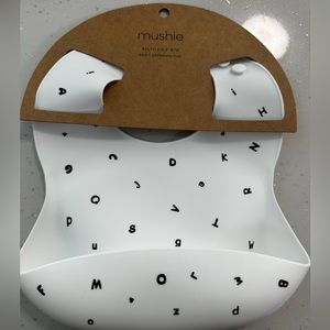 Mushie silicone bib- BRAND NEW